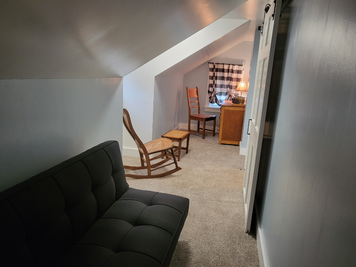 One-plus Bedroom Apartment near Five Corners - Photo 8