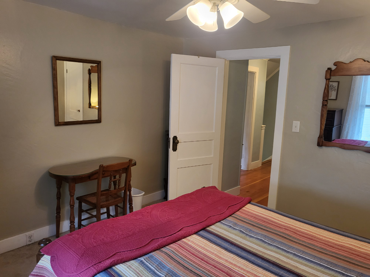One-plus Bedroom Apartment near Five Corners - Photo 11