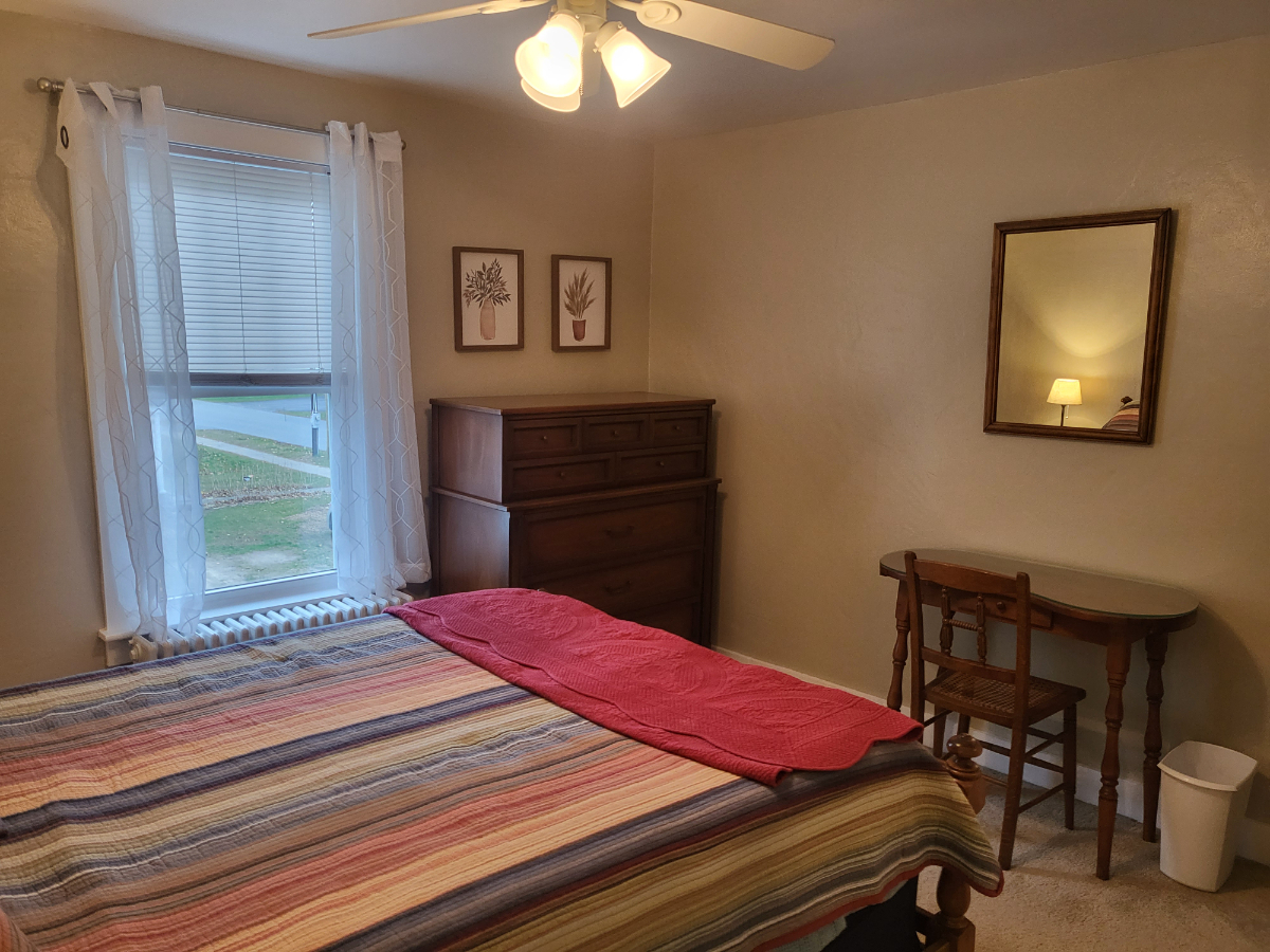 One-plus Bedroom Apartment near Five Corners - Photo 10
