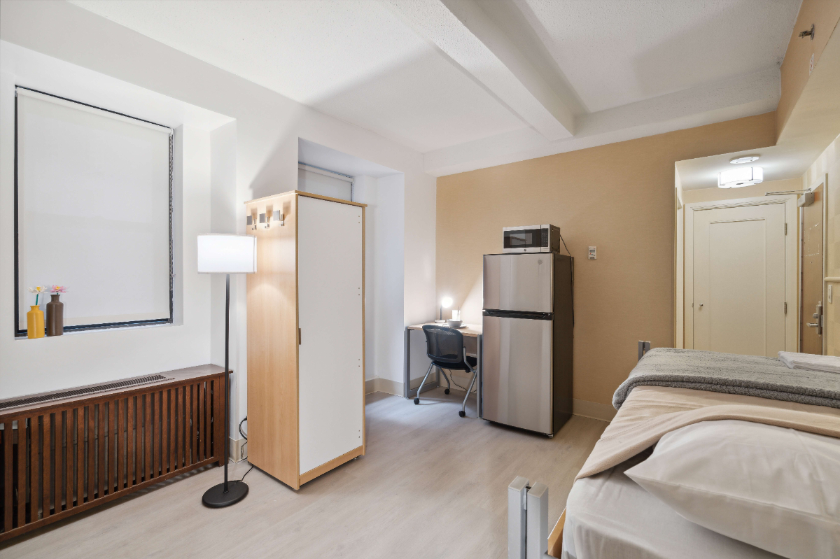 Midtown Manhattan Fully Furnished Bedroom - Photo 8