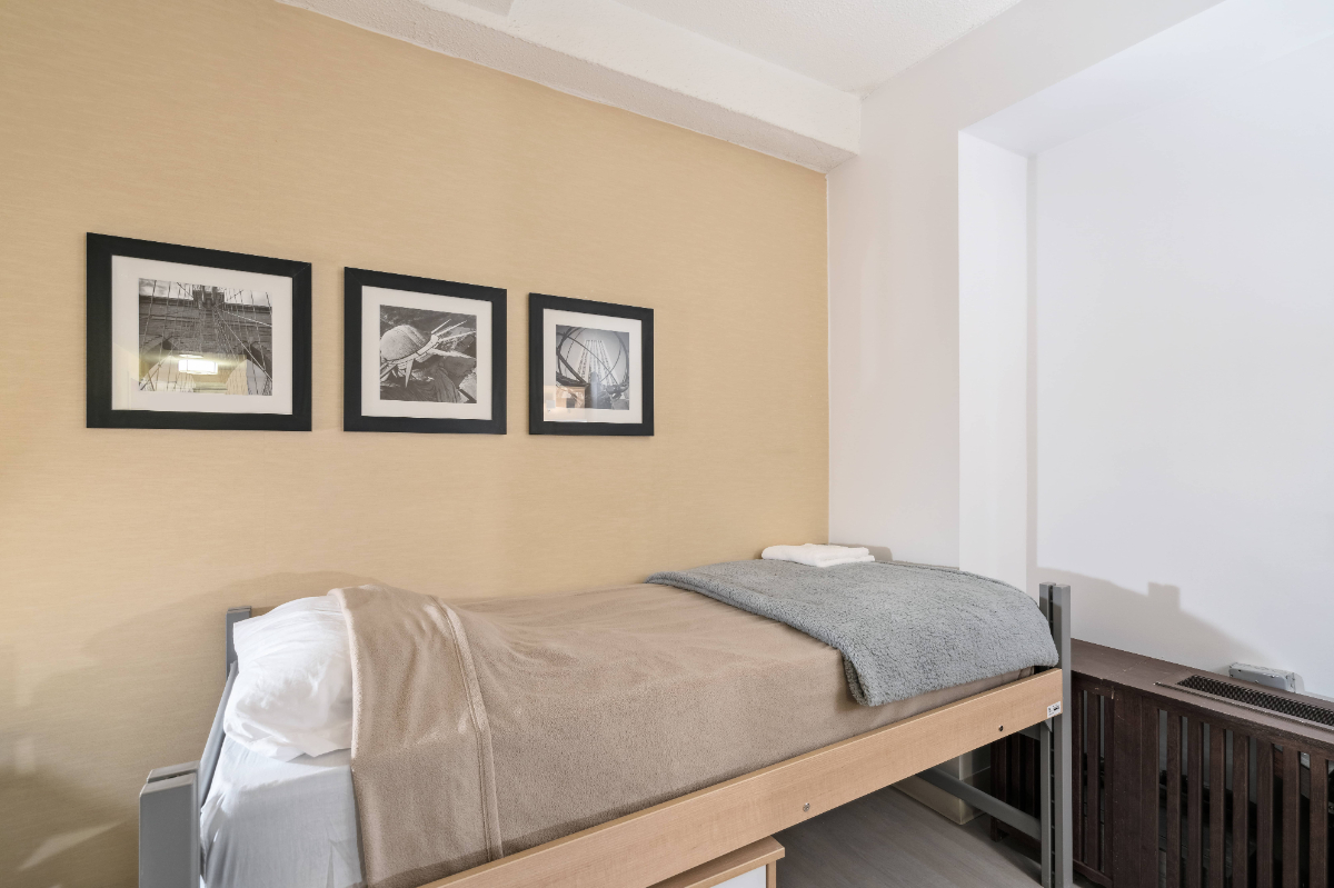 Midtown Manhattan Fully Furnished Bedroom - Photo 2