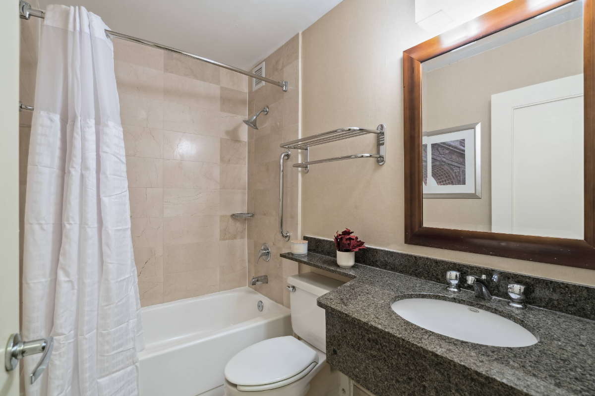 Midtown Manhattan Fully Furnished Bedroom - Photo 12