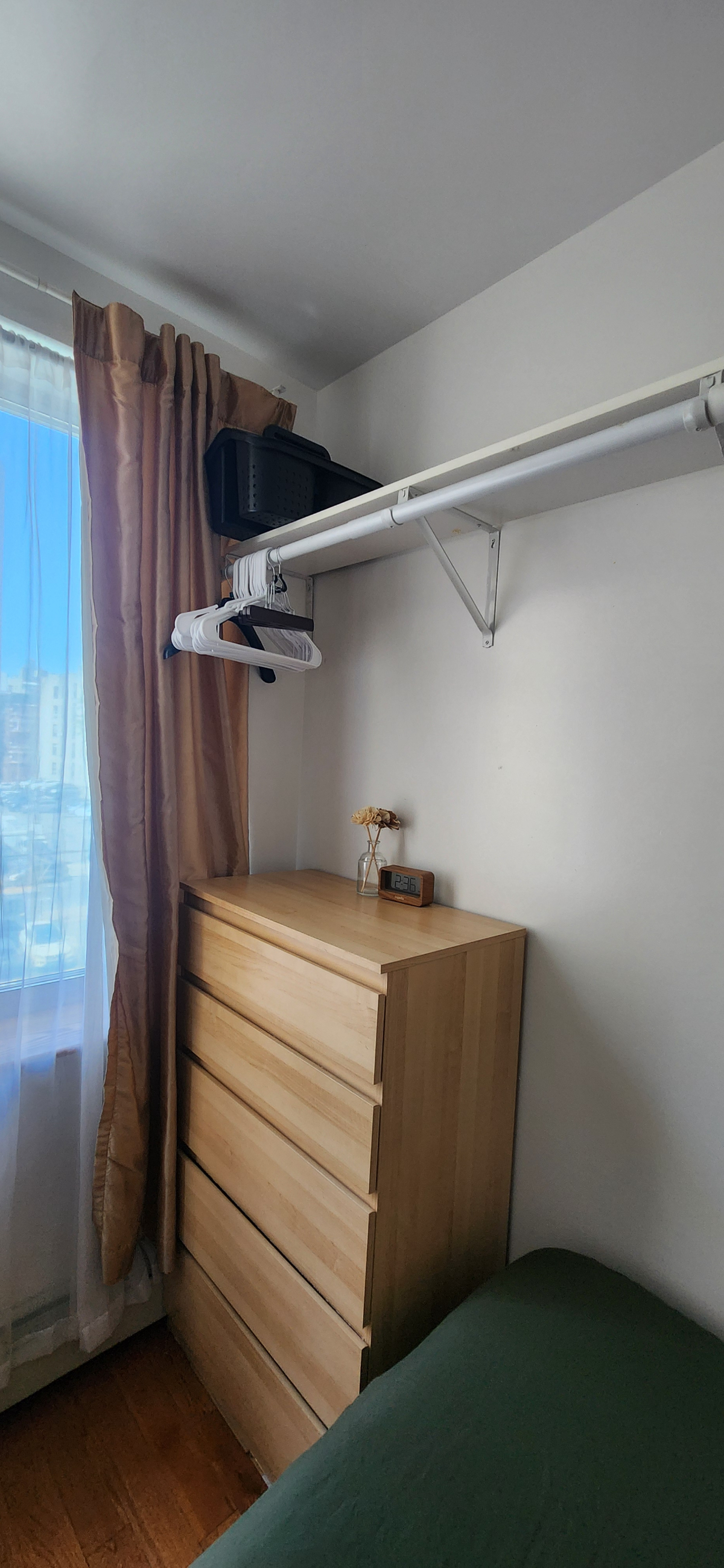 Quiet furnished room in Lower Manhattan/ ideal for interns/med students - Photo 4