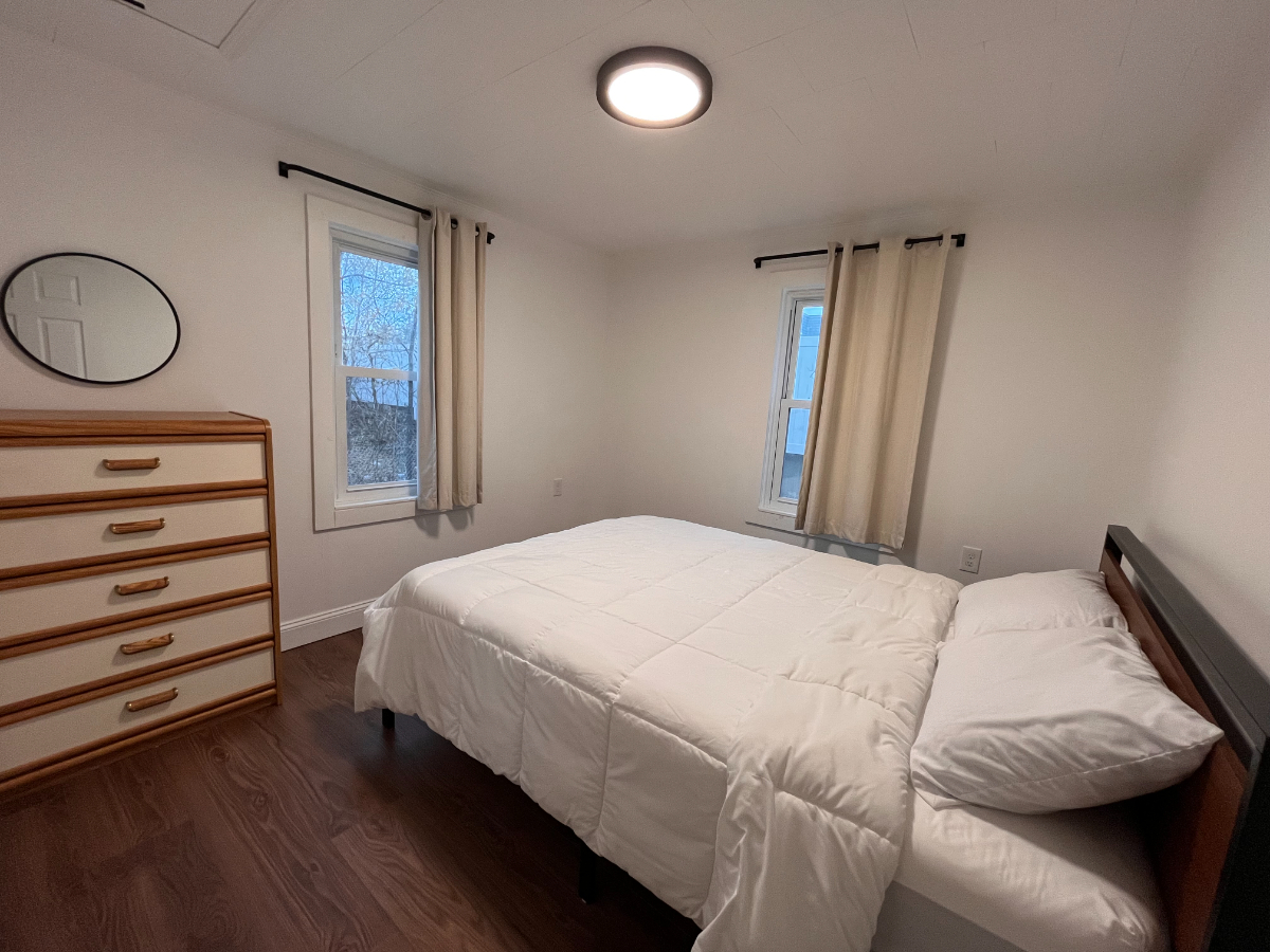 Cozy Cottage 1 Bed 1 Bath - Photo 10