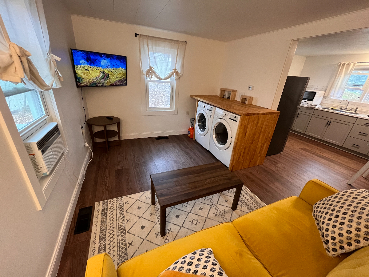 Cozy Cottage 1 Bed 1 Bath - Photo 6
