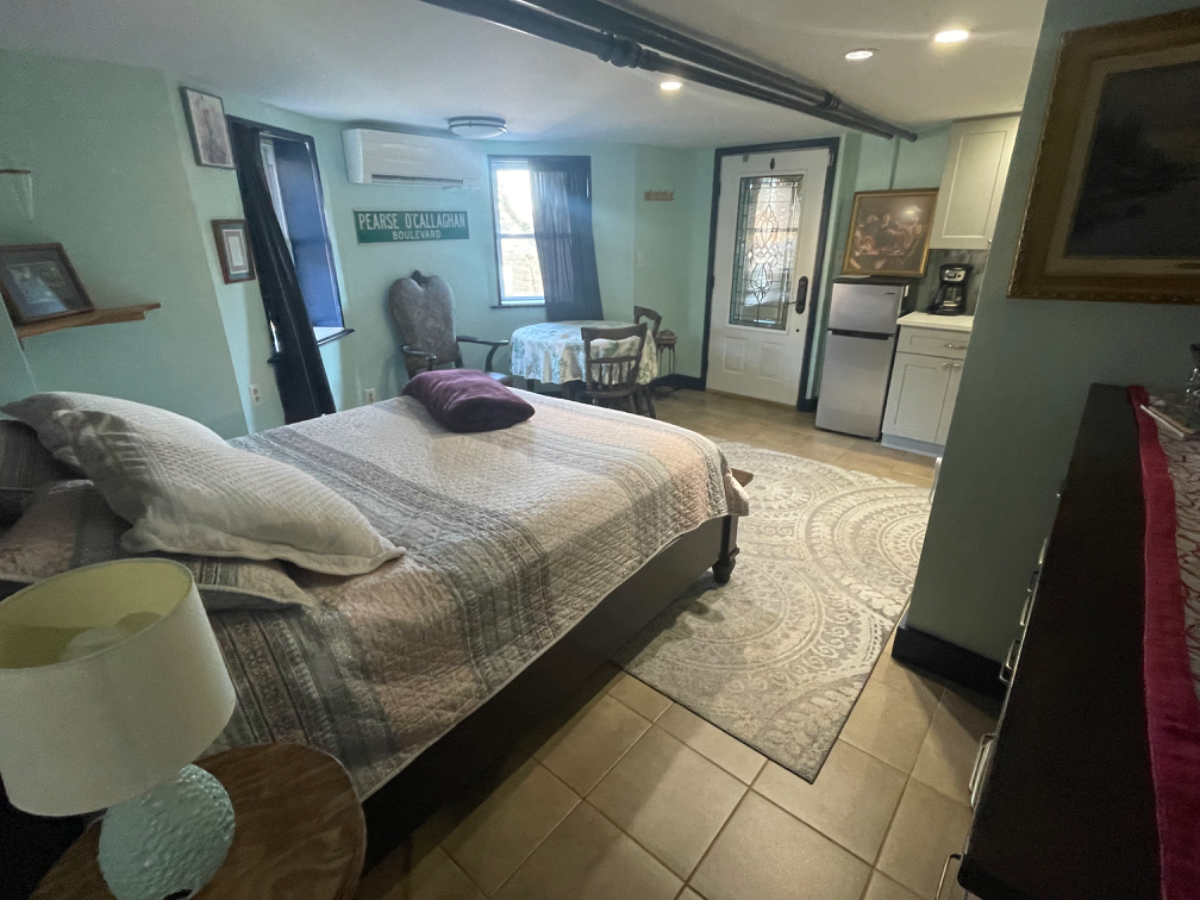 Comfortable apartment in historic community - Photo 2