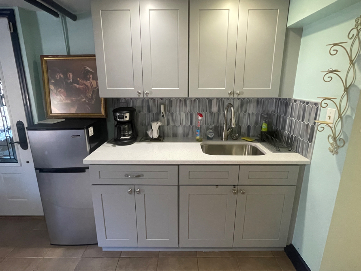 Comfortable apartment in historic community - Photo 3