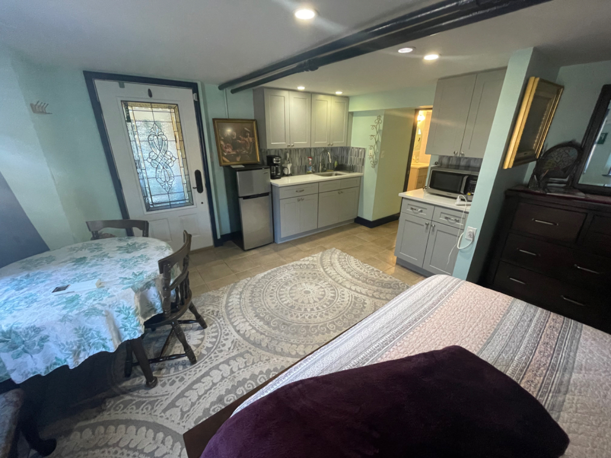 Comfortable apartment in historic community - Photo 1