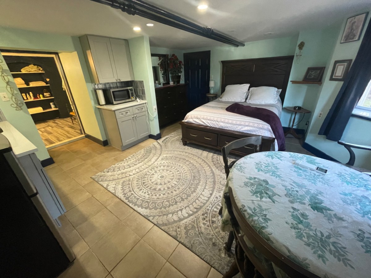 Comfortable apartment in historic community - Photo 6