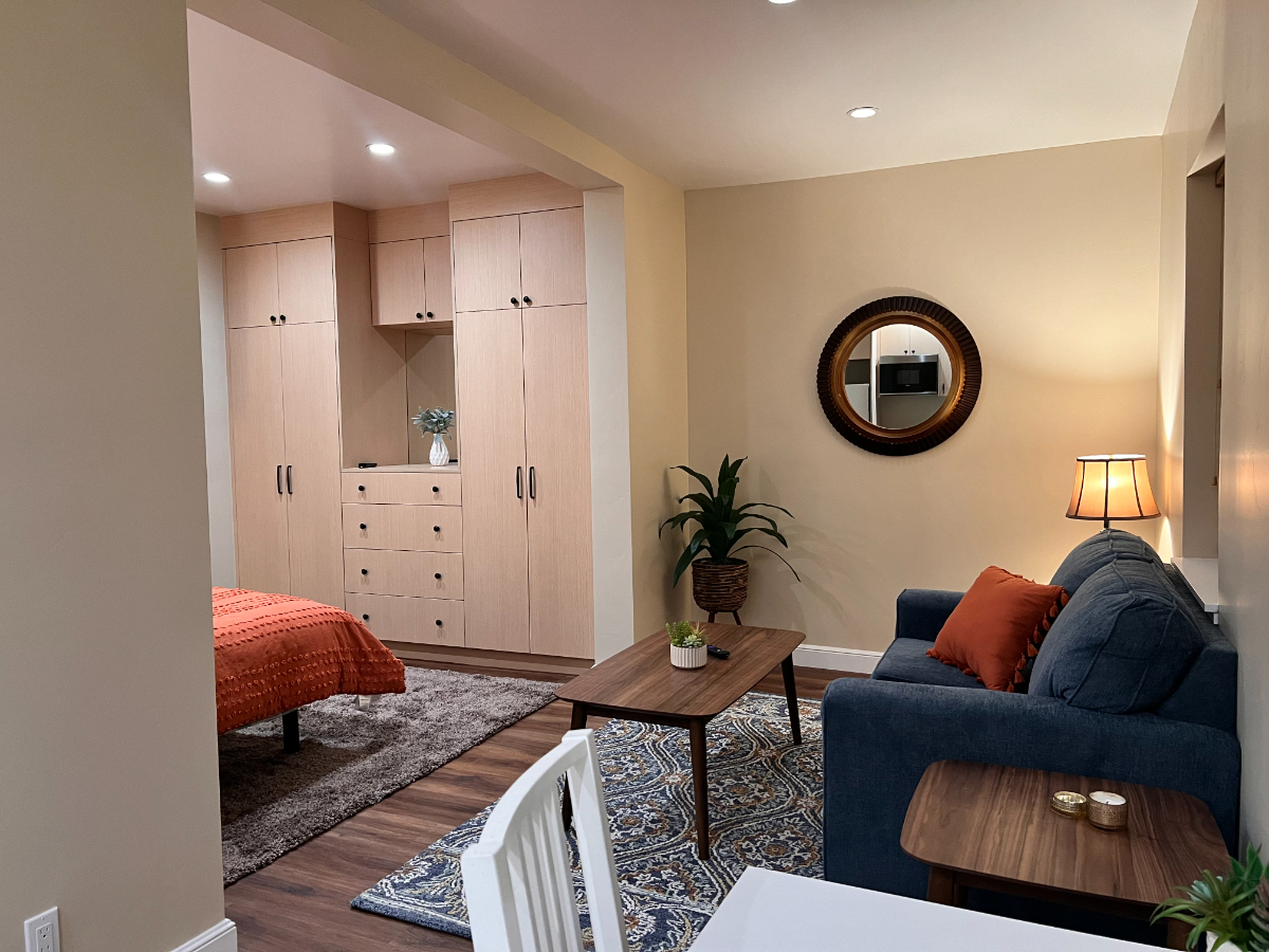 Brand new Studio Apt. with Private entrance - Photo 2