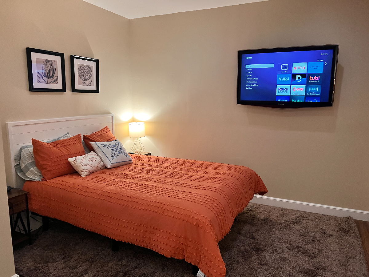 Brand new Studio Apt. with Private entrance - Photo 1