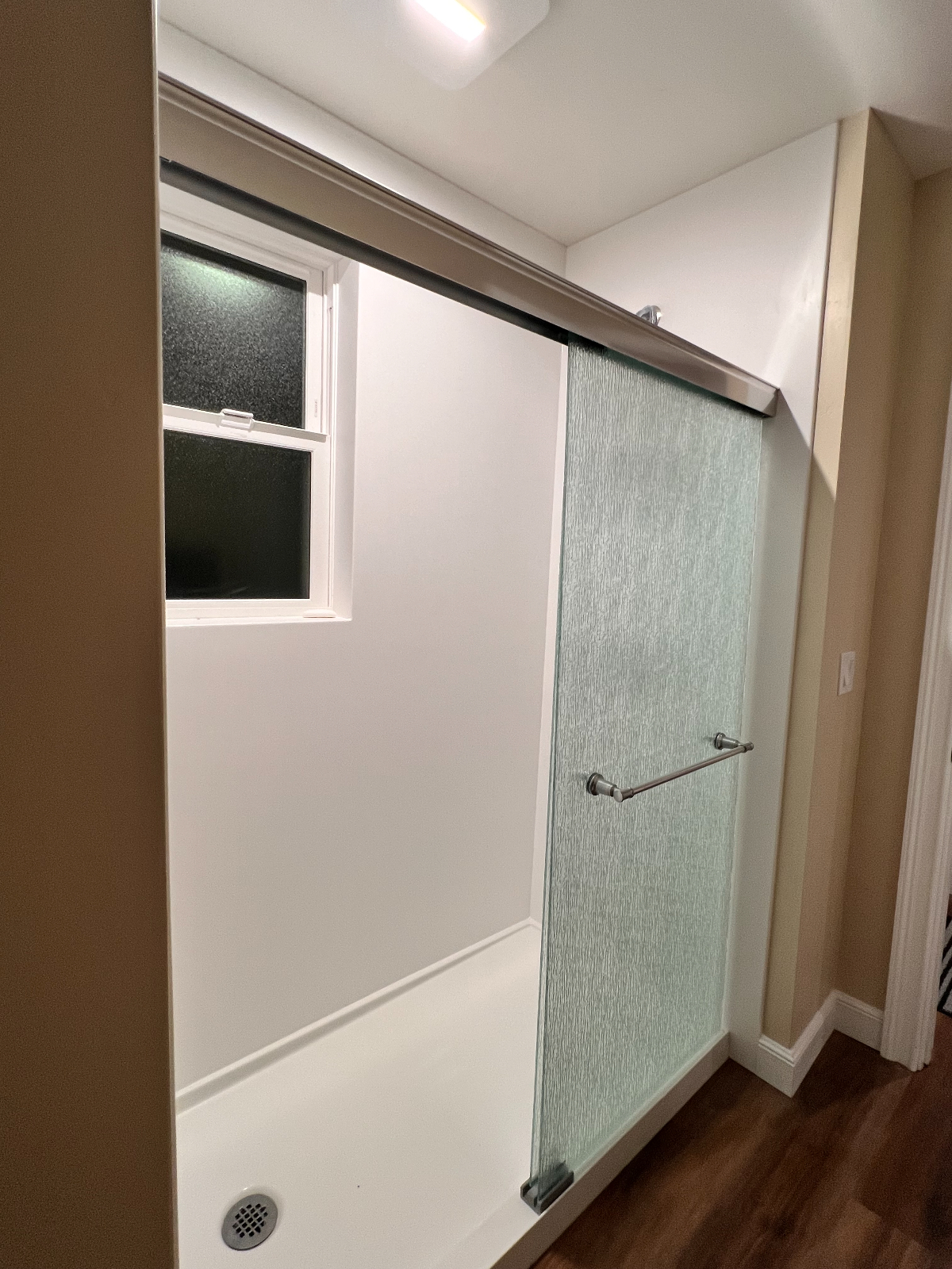 Brand new Studio Apt. with Private entrance - Photo 6