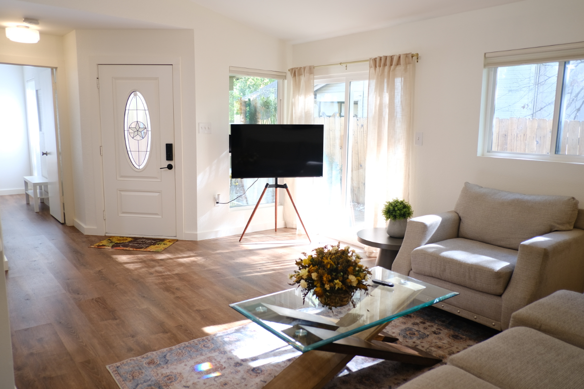 2 Bedroom 2 Bath Duplex in Northwest/Domain Austin - Photo 3