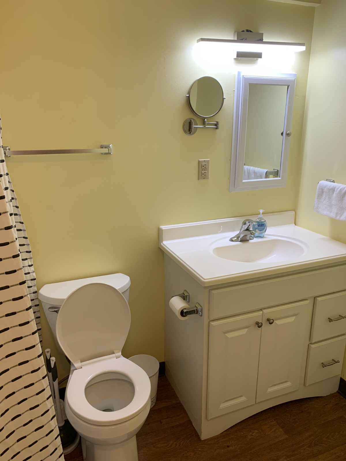 1BR Walking Distance to Both Hospitals - Photo 3