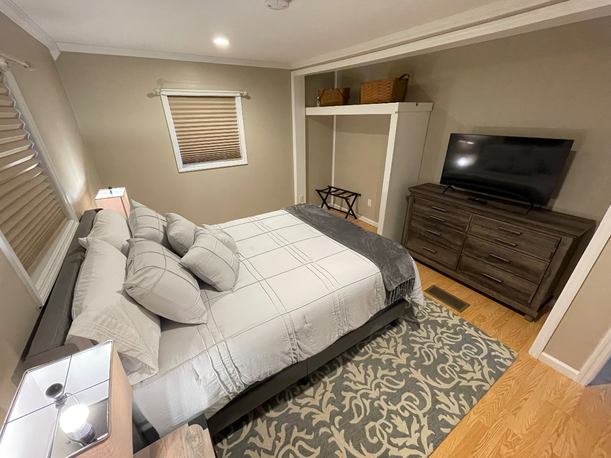 Glen Lake Chalet - Quiet Lake Living - Photo 3