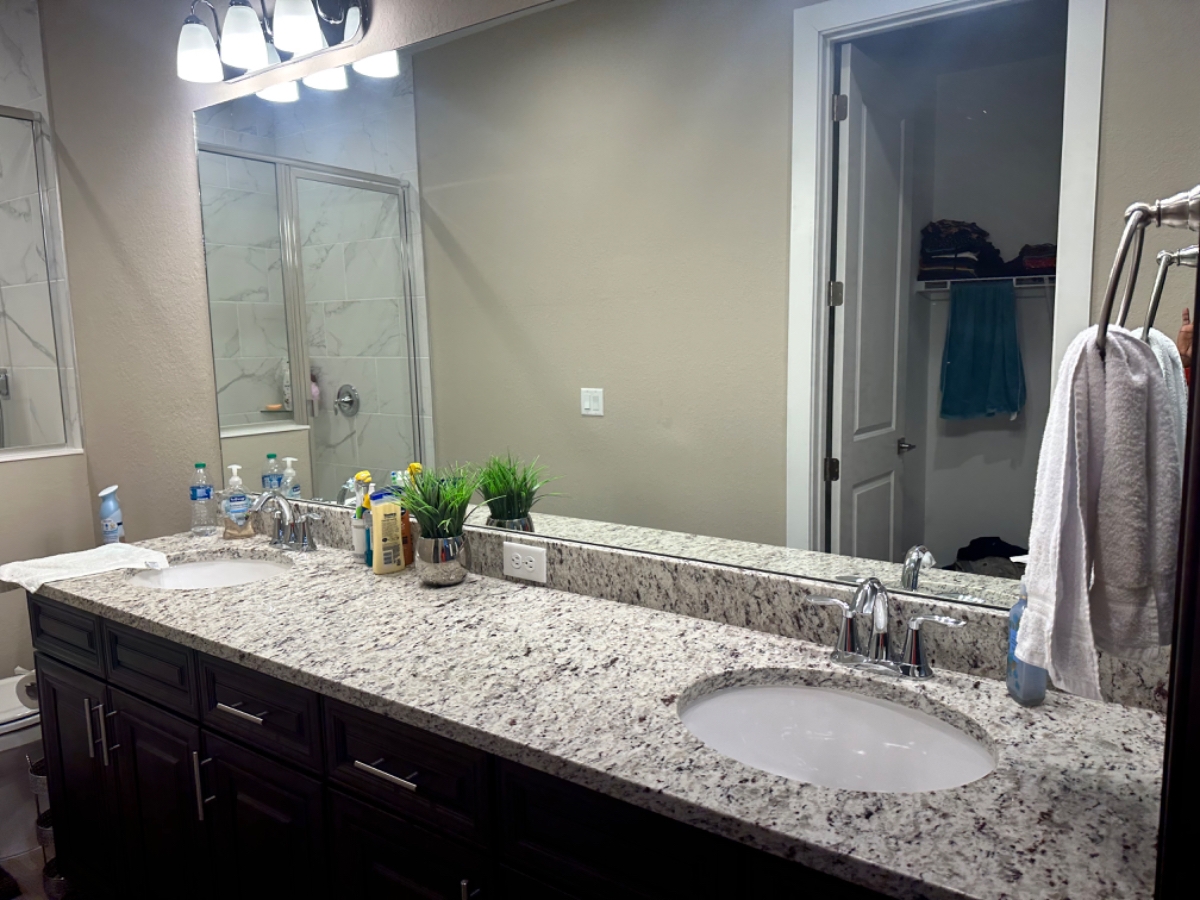 Beautiful private and luxurious home in quiet neighborhood - Photo 4
