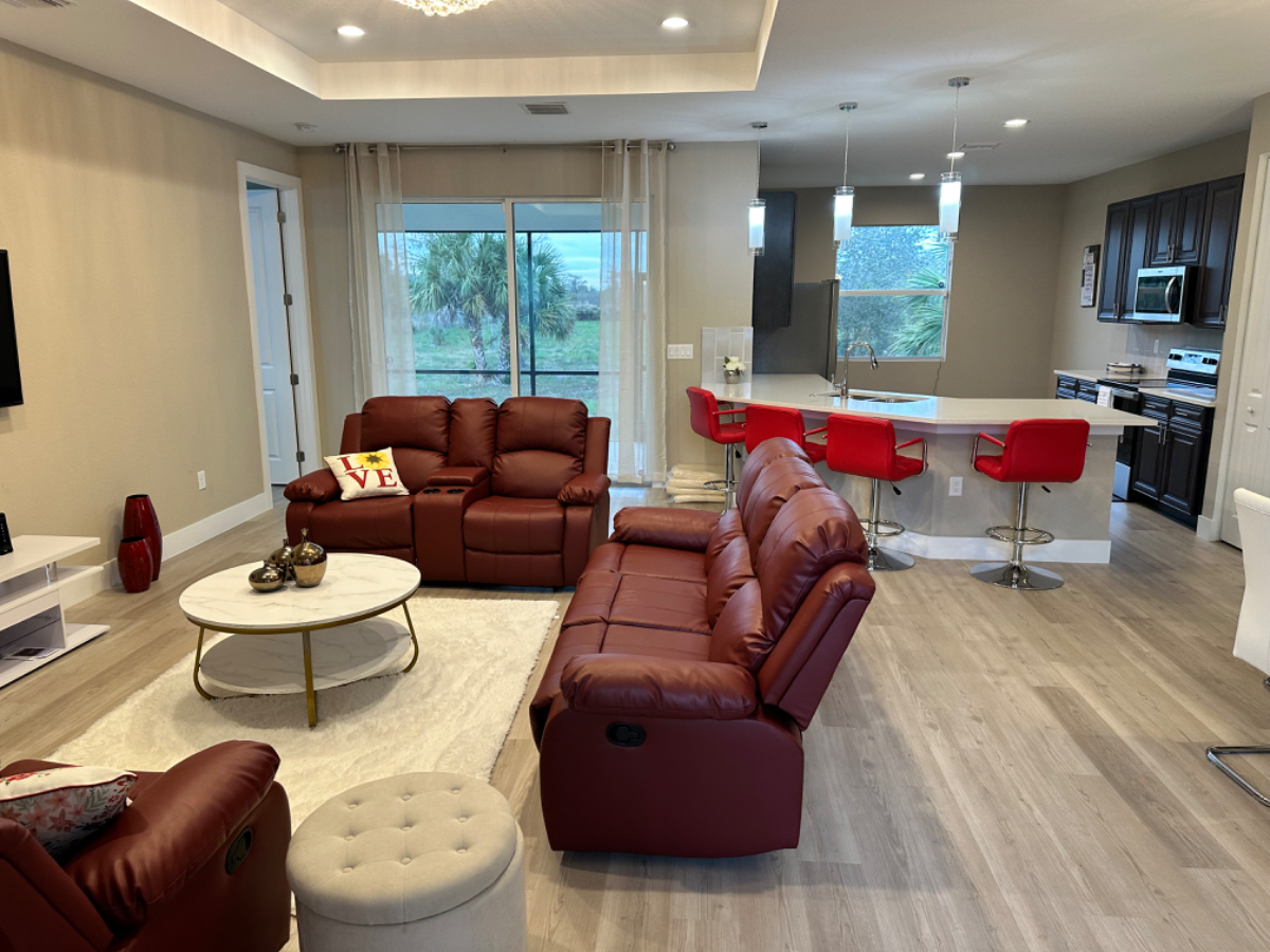 Beautiful private and luxurious home in quiet neighborhood - Photo 12