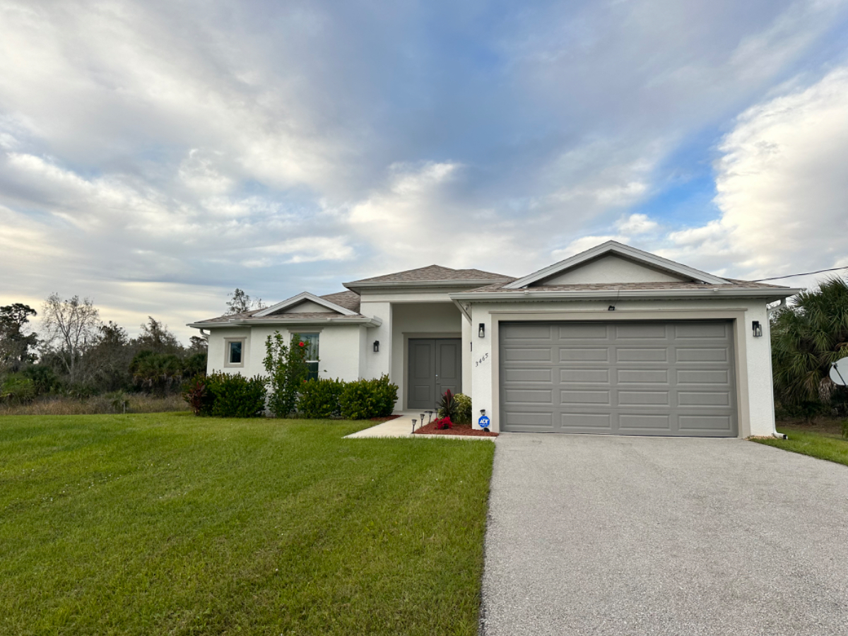 Beautiful private and luxurious home in quiet neighborhood - Photo 3