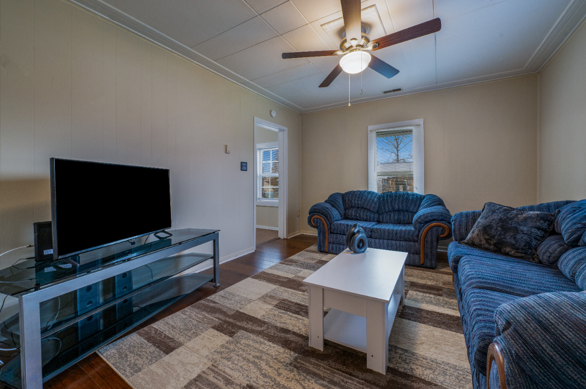 Comfortable Private Room Near Thomas Memorial - Photo 3
