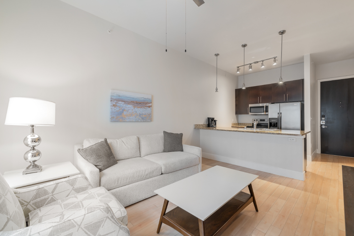 2335, Beautiful furnished 1BR/1BTH in Dallas