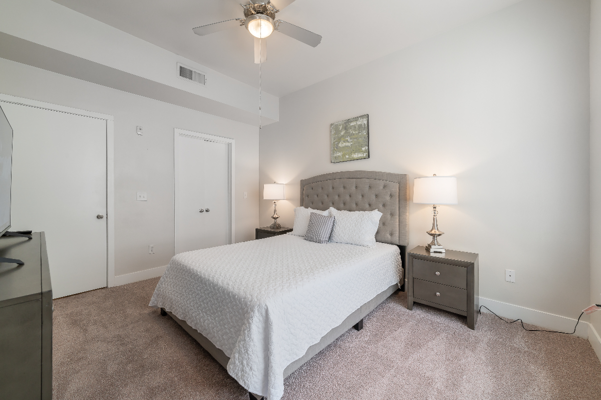 3335, Beautiful furnished 1BR/1BTH apartment