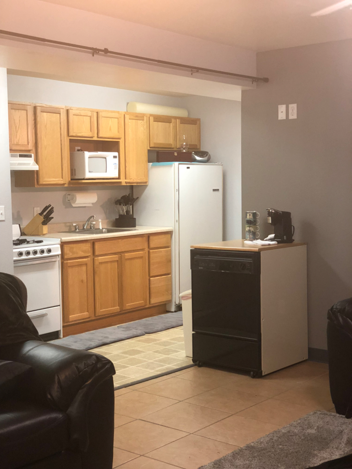 One bedroom fully furnished all utilities and washer dryer apt - Photo 4