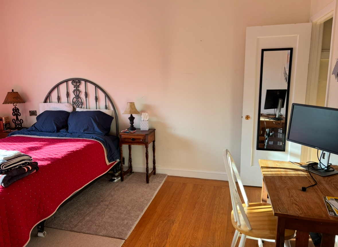 Large Private Room with Balcony in Noe Valley - Photo 4