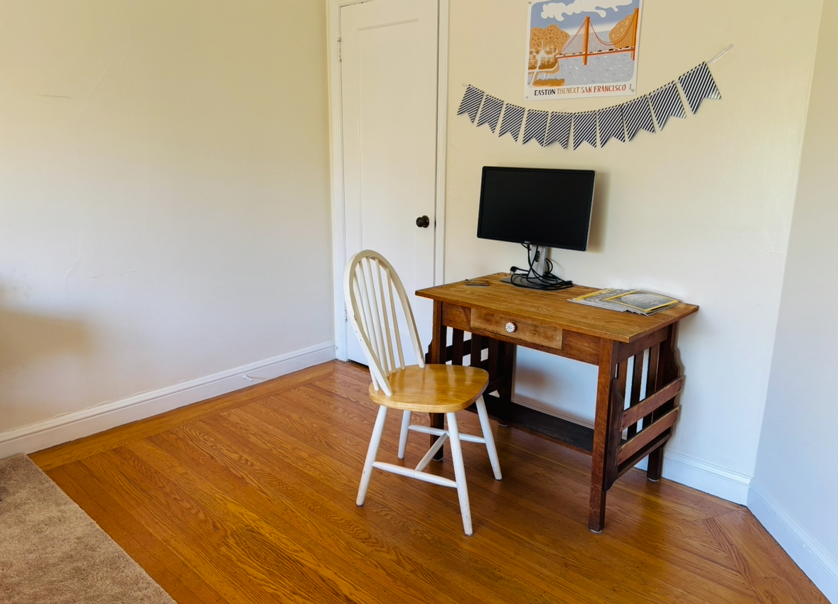 Large Private Room with Balcony in Noe Valley - Photo 5