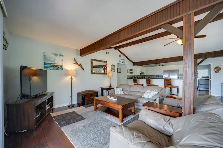 Canyon Springs - Cozy Home with Beautiful View of Canyon Lake - Photo 4