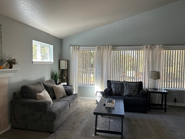 Discover Your Dream Getaway l Magnificent 3 Bedroom House in Bend-Oregon l Breathtaking Mountain Views - Photo 2