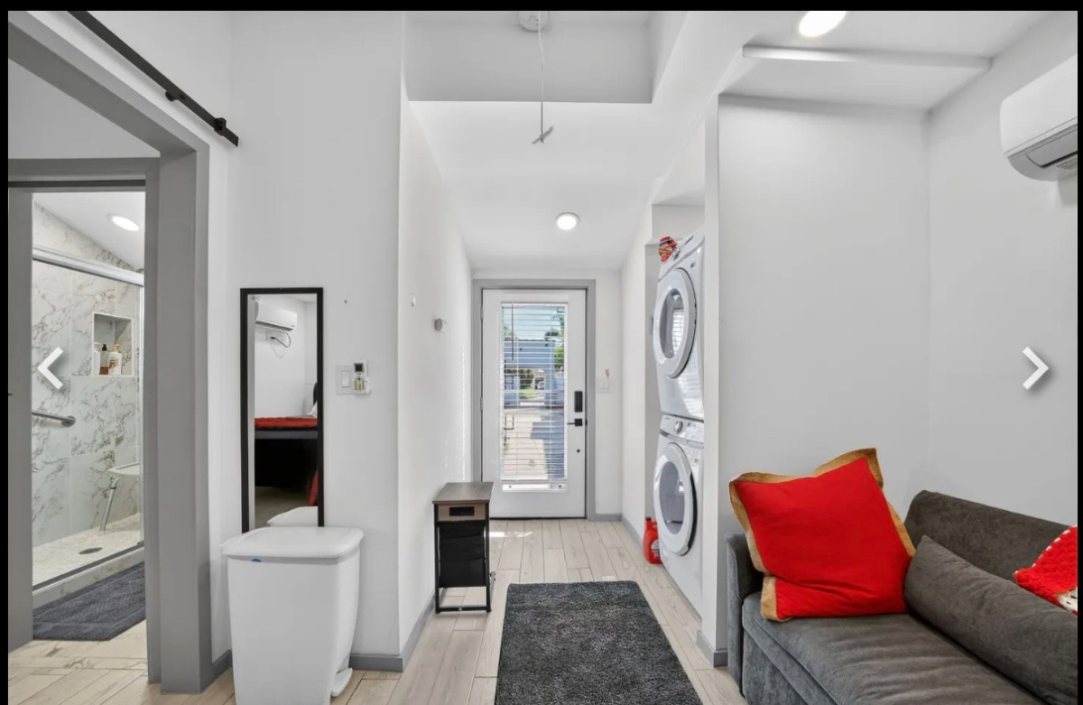 Cute, Quiet and Cozy One Bedroom ,Utilities included near Hospitals and Public Transportation - Photo 2