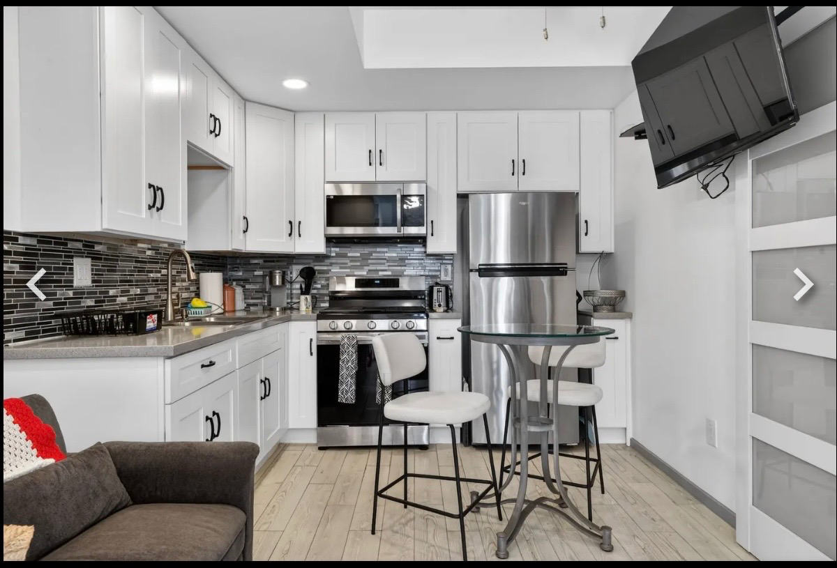 Cute, Quiet and Cozy One Bedroom ,Utilities included near Hospitals and Public Transportation - Photo 6