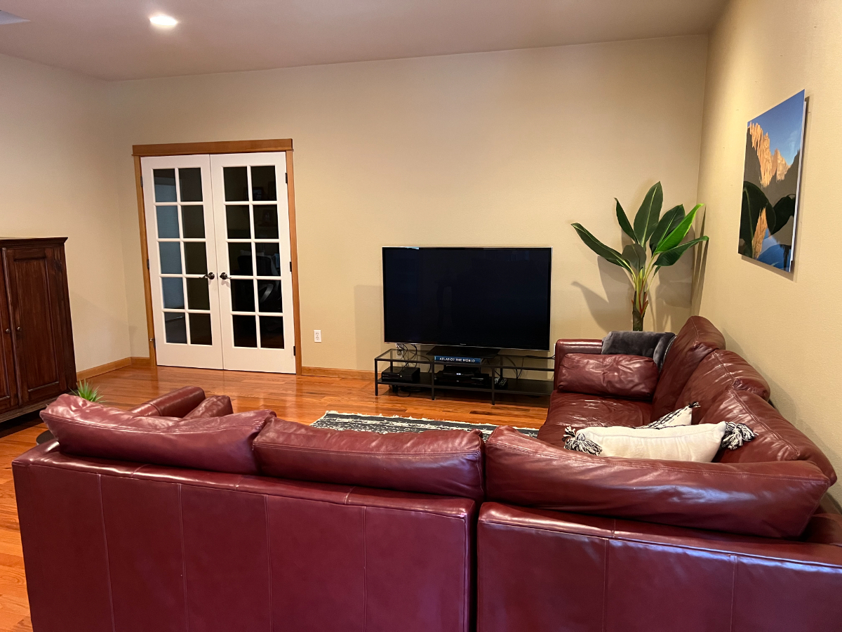 Quiet private oasis like the country yet minutes from Bend parkway for easy access to downtown and hospital - Photo 3