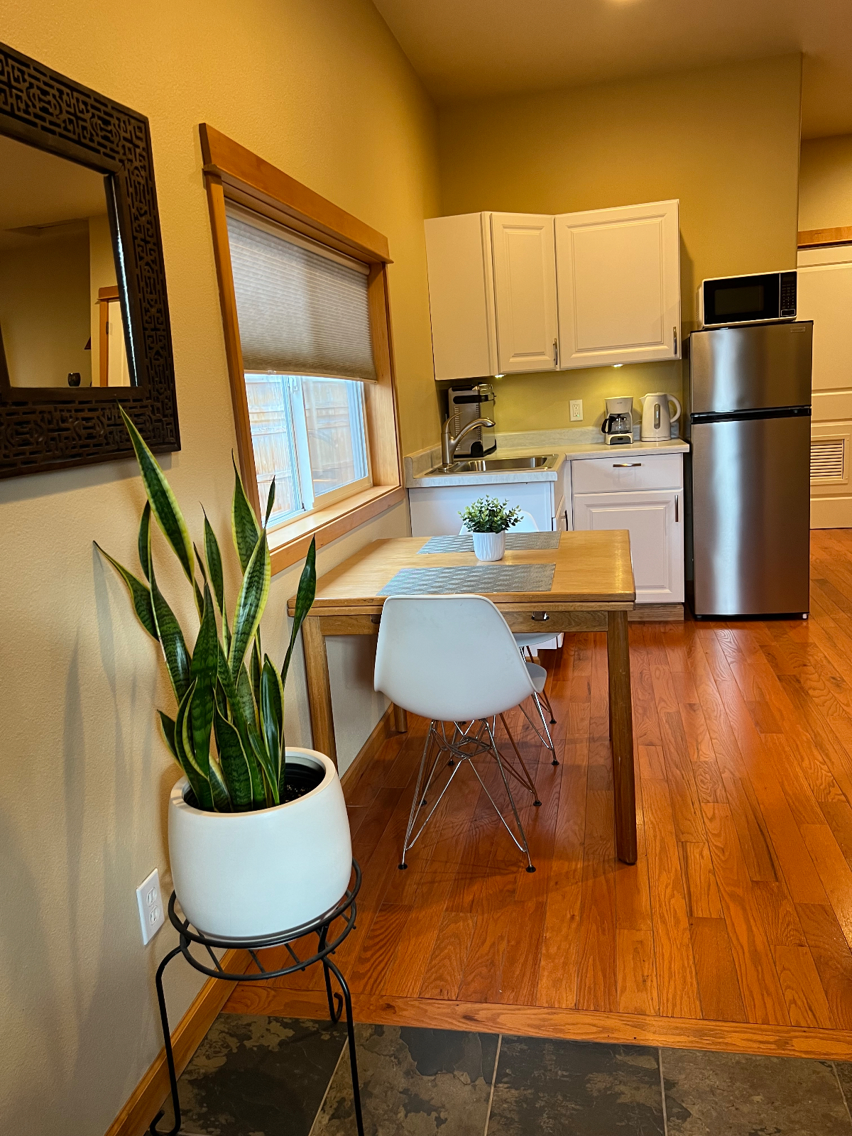 Quiet private oasis like the country yet minutes from Bend parkway for easy access to downtown and hospital - Photo 4