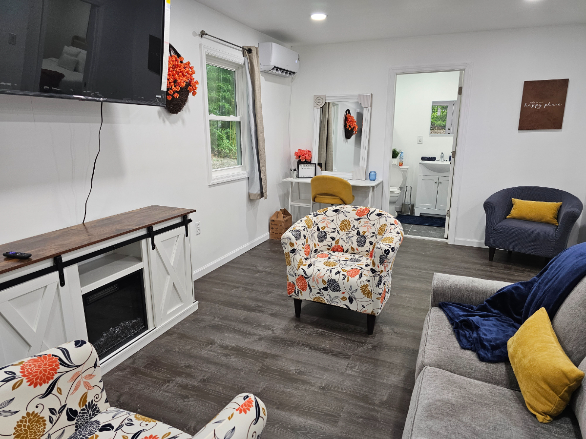 Stunning Bay Shore Retreat - Modern Charm and Convenient Living - Photo 1