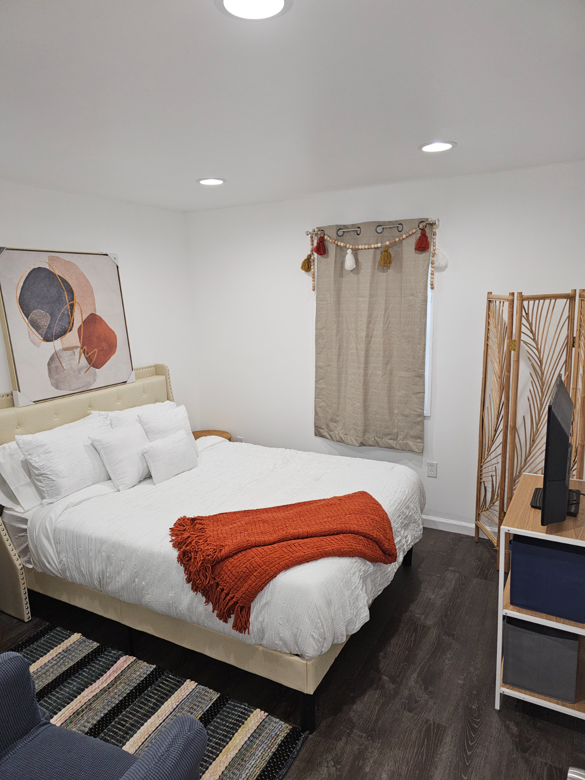 Stunning Bay Shore Retreat - Modern Charm and Convenient Living - Photo 12