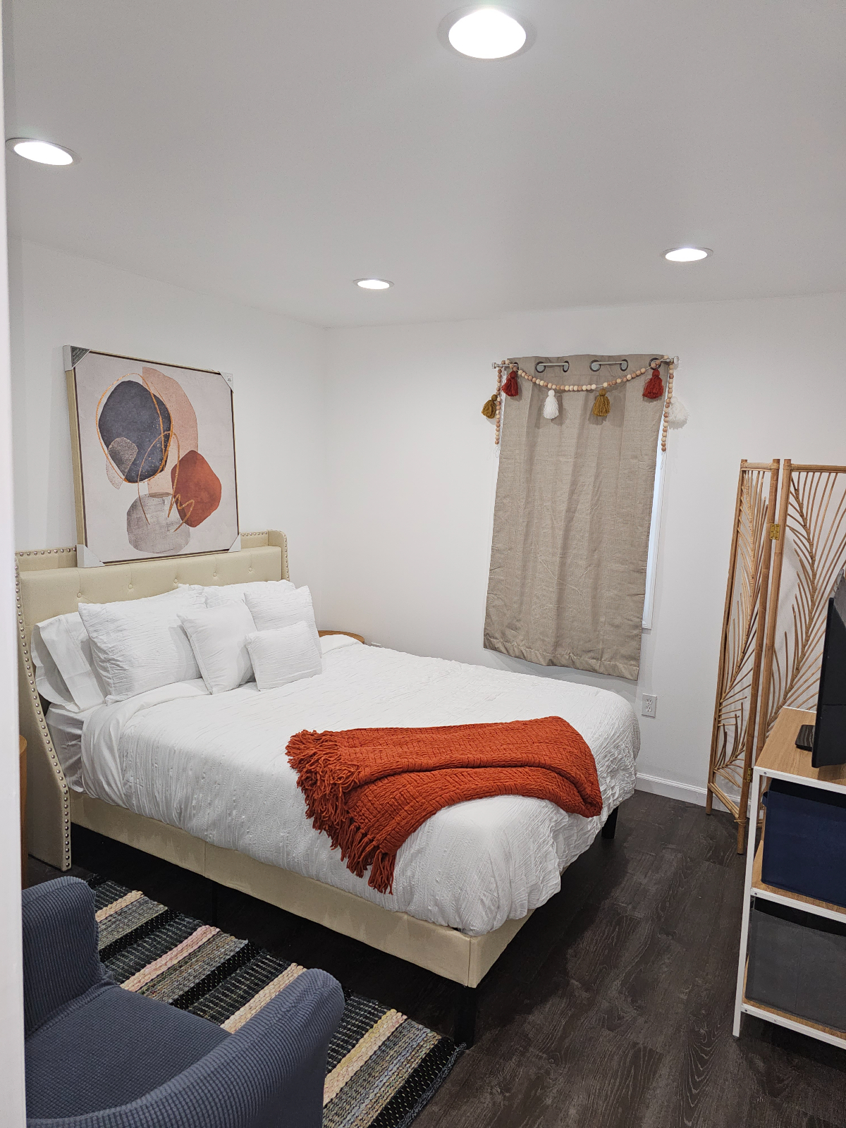 Stunning Bay Shore Retreat - Modern Charm and Convenient Living - Photo 11