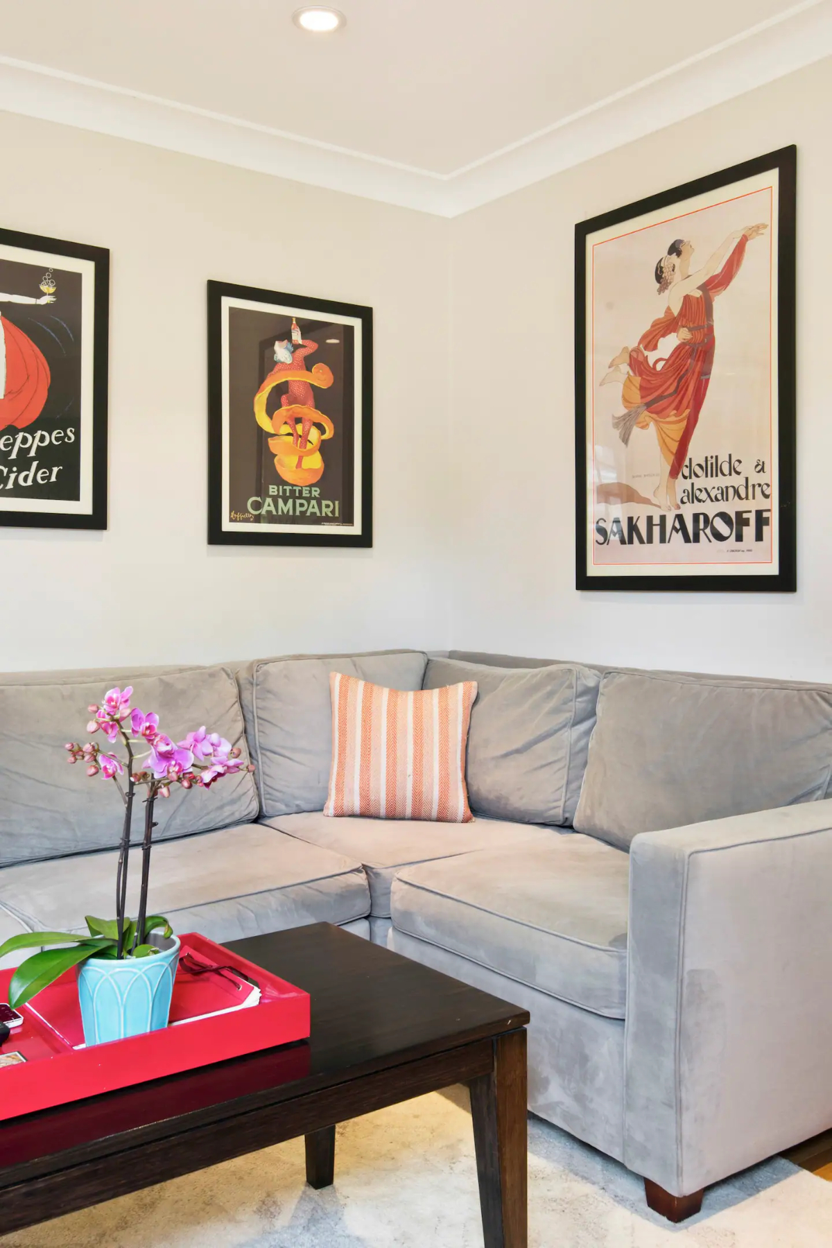 Charming West Hollywood Cottage with Private Deck and Convenient Location - Photo 4