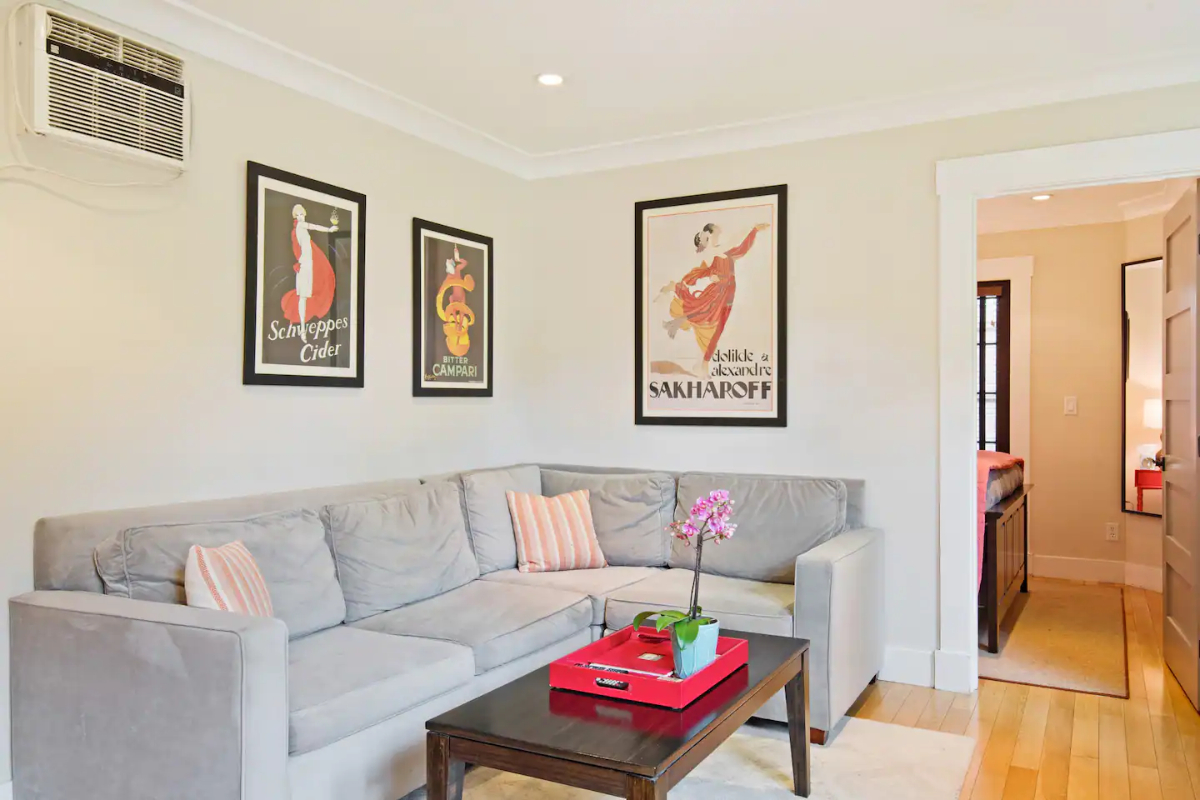 Charming West Hollywood Cottage with Private Deck and Convenient Location - Photo 2