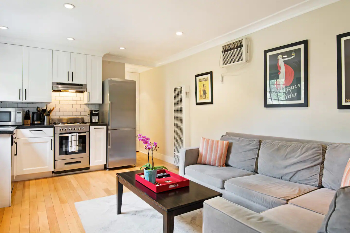 Charming West Hollywood Cottage with Private Deck and Convenient Location - Photo 5
