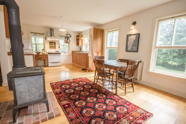 Adorable Cottage in the Heart of the Green Mountains - Photo 2