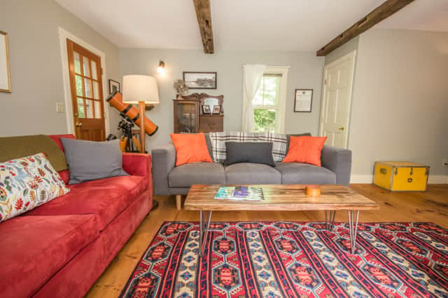Adorable Cottage in the Heart of the Green Mountains - Photo 12