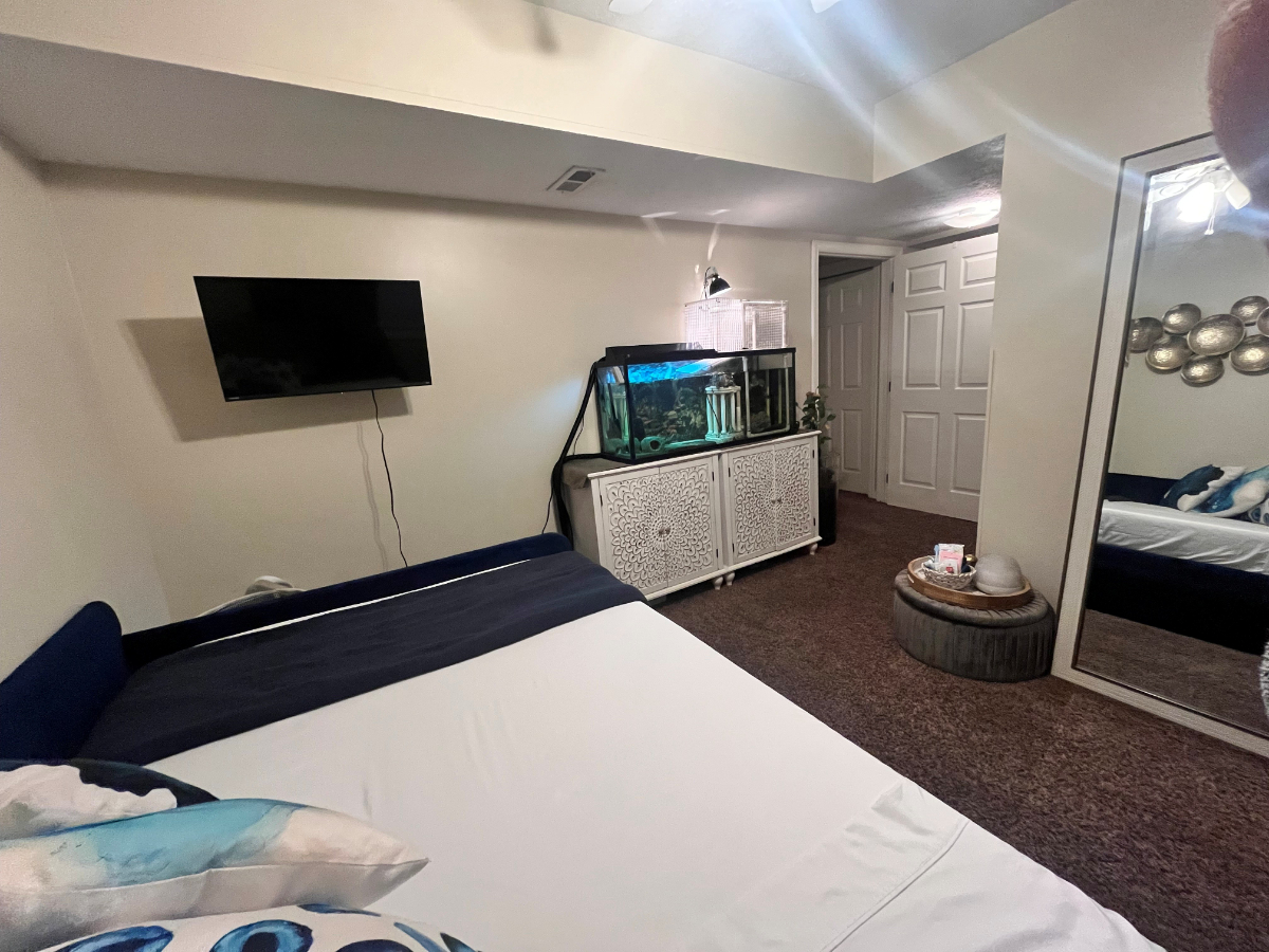 1 private bedroom/bath Close to Mon  Ruby Memorial Hospital - Photo 9
