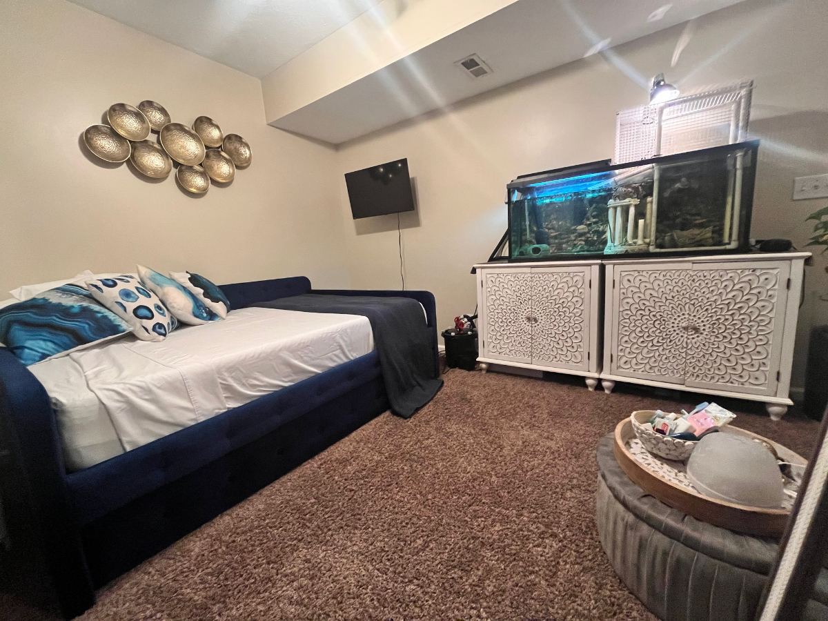 1 private bedroom/bath Close to Mon  Ruby Memorial Hospital - Photo 11