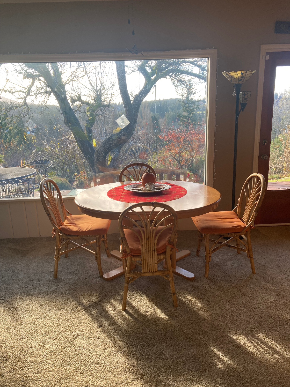 Hilltop Home With Panoramic Views and Easy Walk to Fairhaven Village - Photo 2