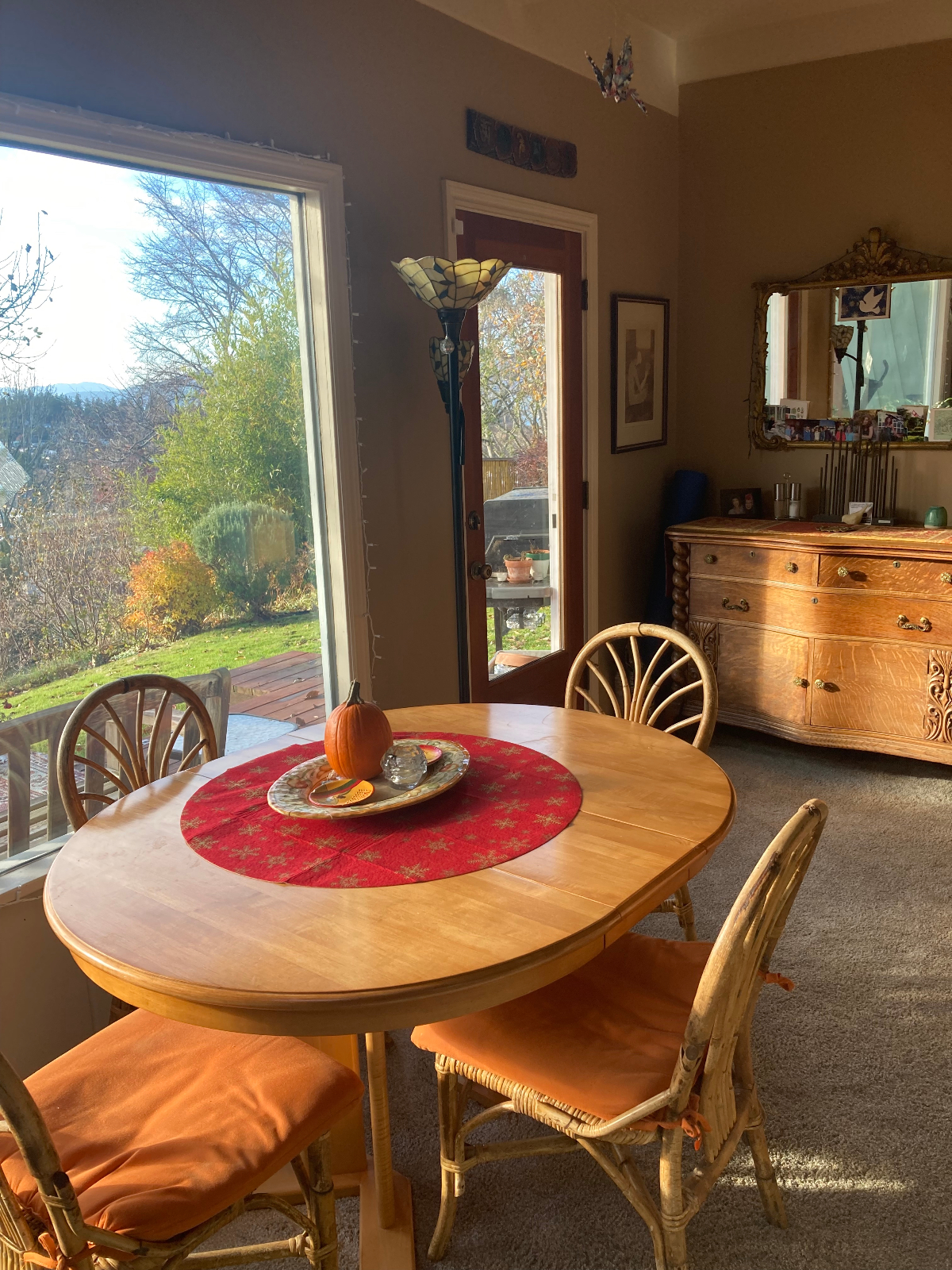 Hilltop Home With Panoramic Views and Easy Walk to Fairhaven Village - Photo 3