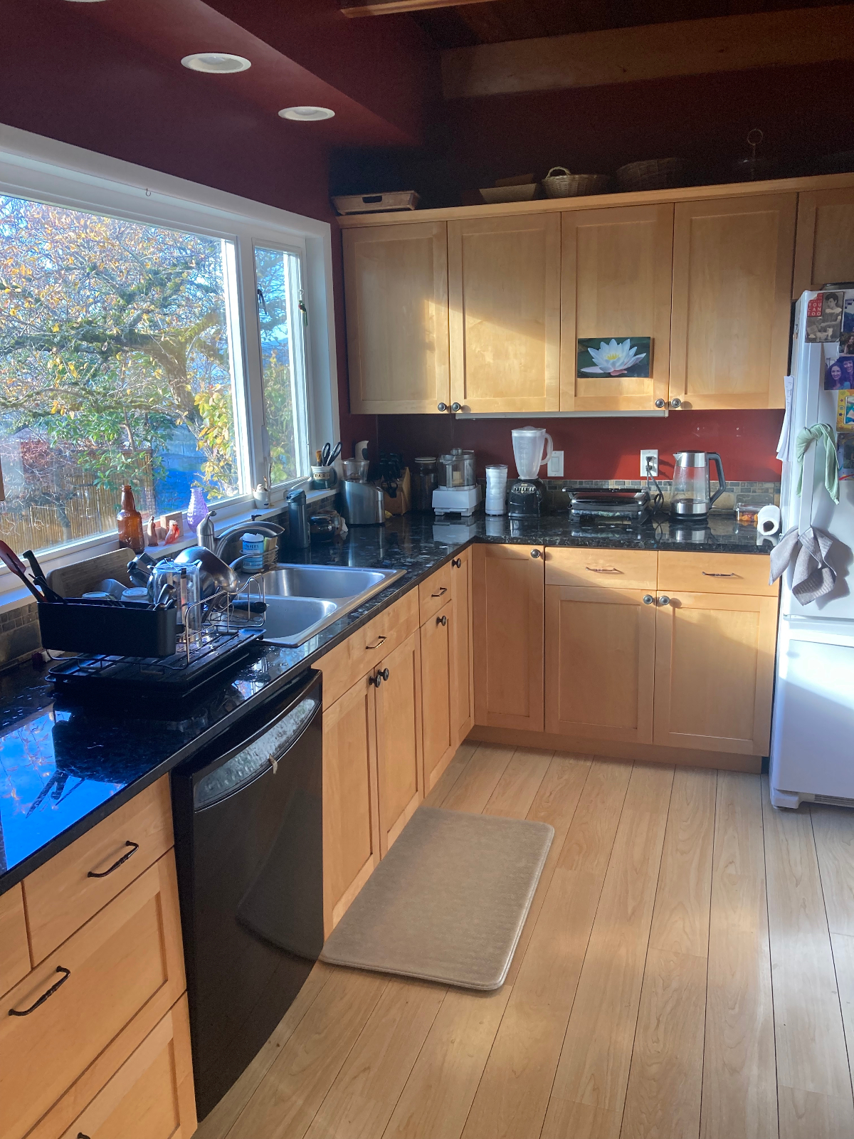 Hilltop Home With Panoramic Views and Easy Walk to Fairhaven Village - Photo 5