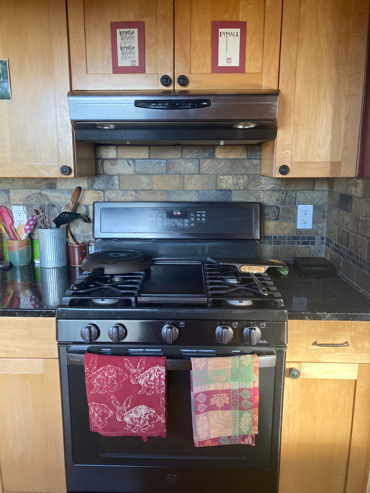 Hilltop Home With Panoramic Views and Easy Walk to Fairhaven Village - Photo 6