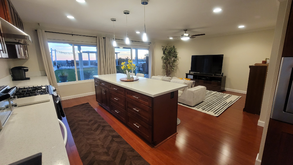 Outdoor Haven with Panoramic Skyline View - Photo 4