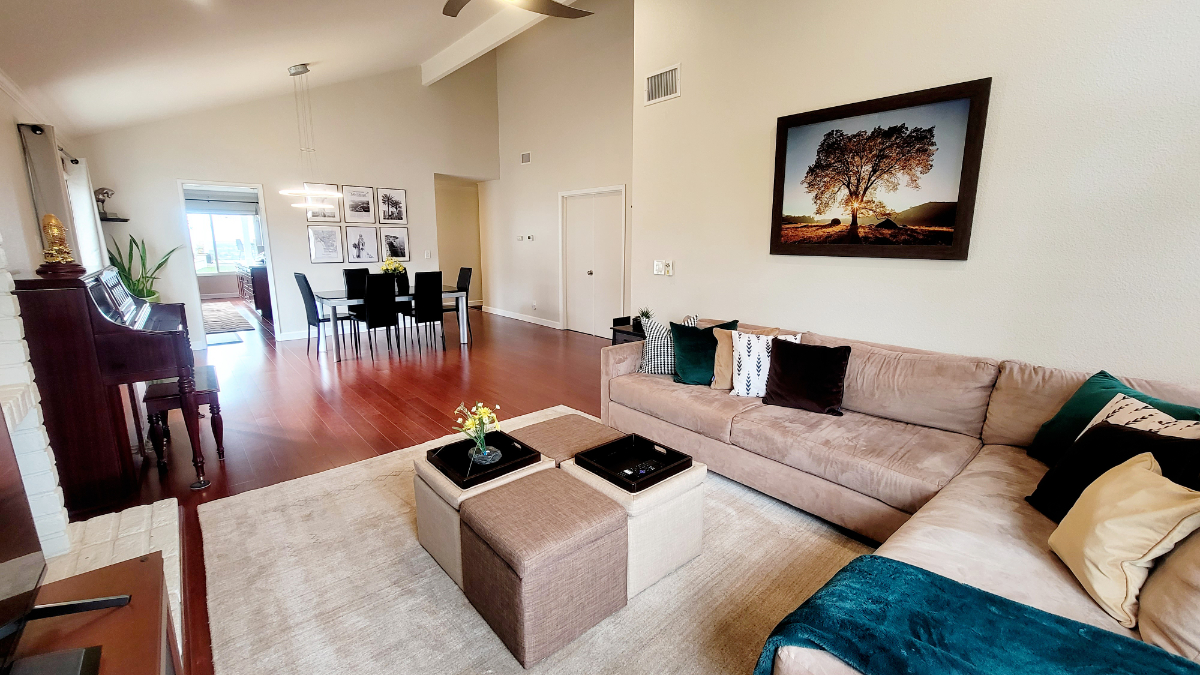 Outdoor Haven with Panoramic Skyline View - Photo 6
